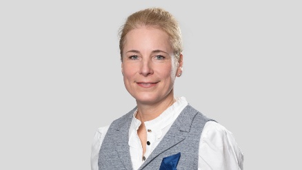 Nadine Staudt, Diplomatic Sales